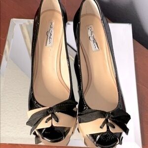 Halogen shoes size 6.5 pumps taupe and black open toe